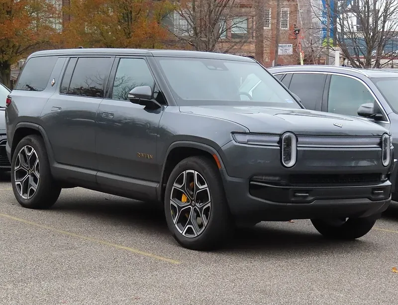 Rivian R1S